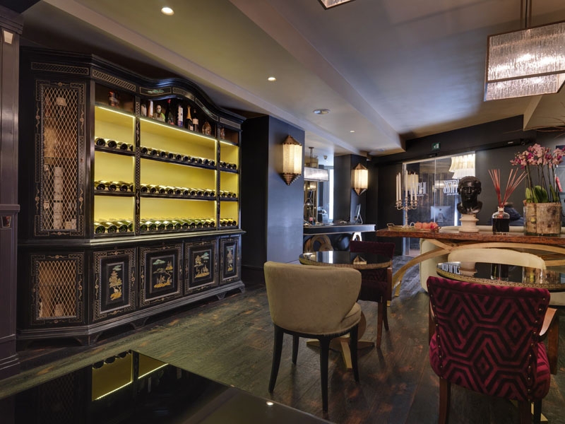 Area bar moderno hotel di lusso. Interior design a cura di Bertelè Mobili