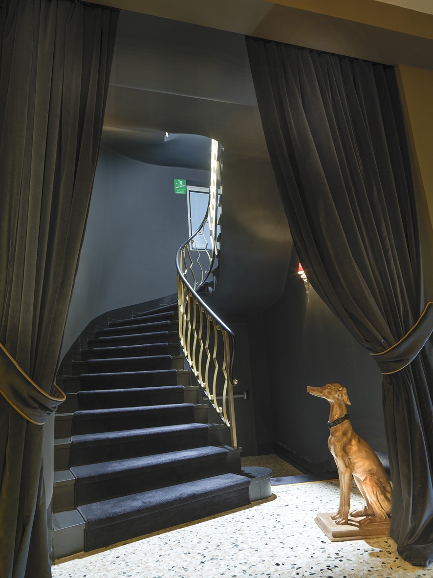 Scala per hotel di lusso. Interior design a cura di Bertelè Mobili