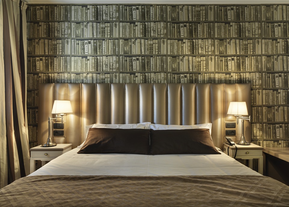 Testata in pelle letto moderno camera hotel di lusso, progetto di interior design di Bertelè Mobili