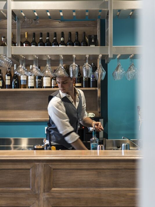 Bar Hotel Le Chevalier, arredo e interior design a cura di Bertelè Mobili